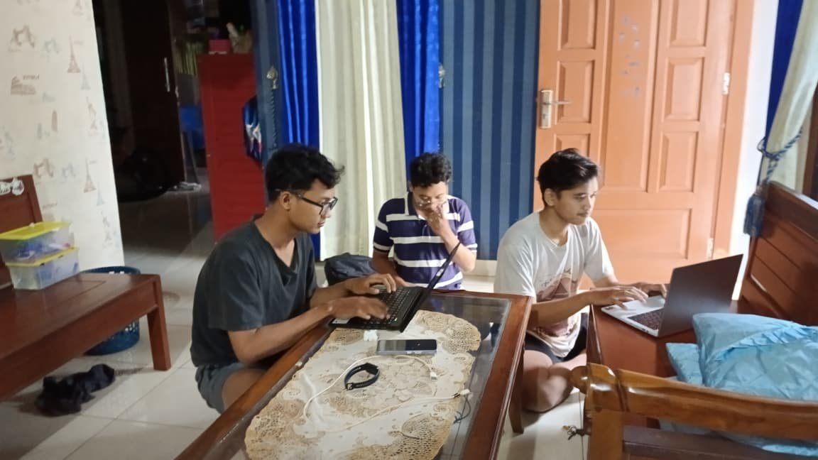 Hujan Tak Halangi Produktivitas, Tim Umbul Sandi Yudha Lanjutkan Penginputan Data Customer